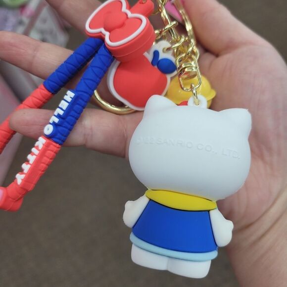 Brand New Sanrio Hello Kitty Classic Keychain - Picture 3 of 8